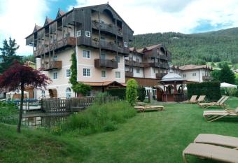 Alpen Hotel Eghel has Balcony rooms