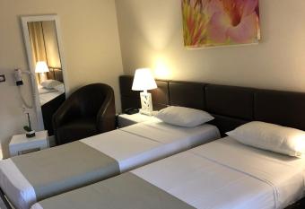 Canella Beach Hotel has rooms with a private hot tub