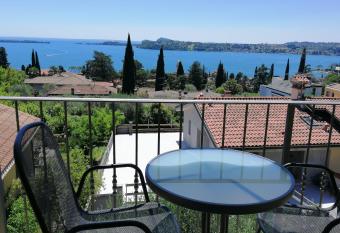 Vista Lago Stupenda has Balcony rooms