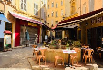 Mignet Name allows 18 year olds to book a room