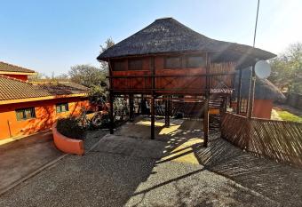 John and Noleen s place has Balcony rooms