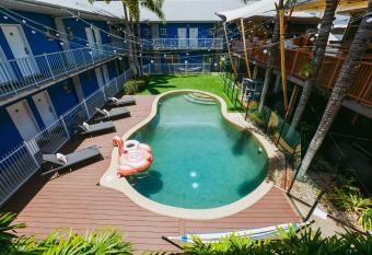Bounce Cairns has Balcony rooms