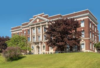 The Courthouse Hotel Ascend Hotel Collection allows 18 year olds to book a room