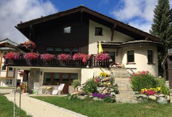 Chalet Sunstar has Balcony rooms