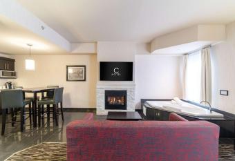 C Hotel by Carmen's, BW Premier Collection has rooms with a private hot tub