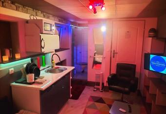 24h Gdynia Mini Apartamenty na kod dost  pu & free parking & no keys allows 18 year olds to book a room