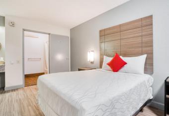 Dallas Love Field Inn has Smoking rooms