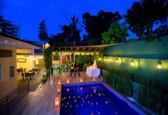 Las Magnolias Hotel Boutique allows 18 year olds to book a room