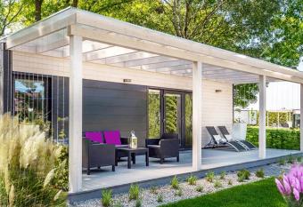 Art Apartments has Balcony rooms