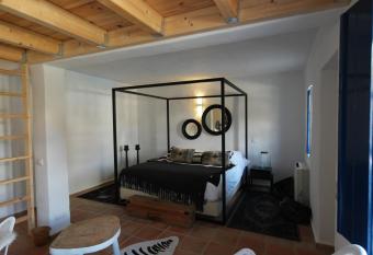 The Enchanted farm has Smoking rooms