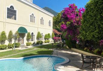 Hotel Mirador Plaza allows 18 year olds to book a room