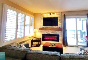 Classy Mountainside Studio allows 18 year olds to book a room