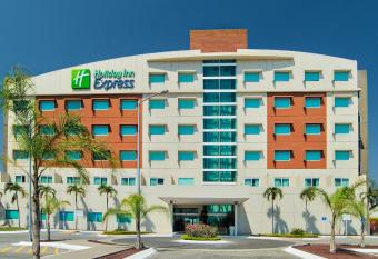 Holiday Inn Express Manzanillo, an IHG Hotel allows 18 year olds to book a room