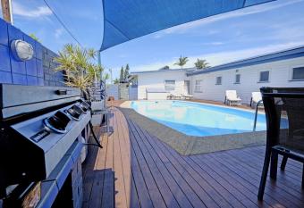 Bali Hi Motel allows 18 year olds to book a room