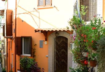 A casa di Ada has Balcony rooms