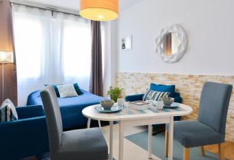 Bleue Loft Ramblas Centre Toulouse allows 18 year olds to book a room