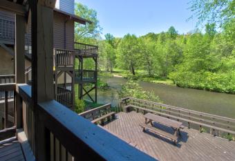 Chattahoochee River Edge Condominiums has Balcony rooms