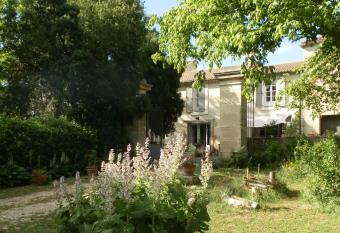 Domaine de Manteau-Bleu allows 18 year olds to book a room