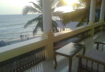 Beach Florra Inn allows 18 year olds to book a room