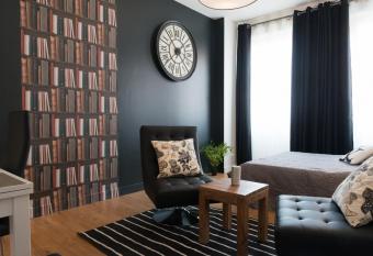 Black Loft Ramblas Centre Toulouse allows 18 year olds to book a room