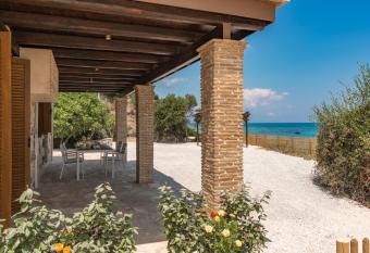 Villa Julia allows 18 year olds to book a room