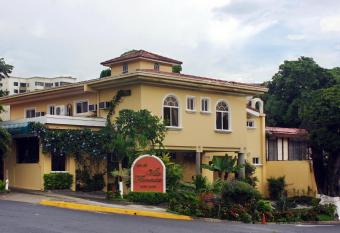 Hotel Villa Florencia Zona Rosa allows 18 year olds to book a room