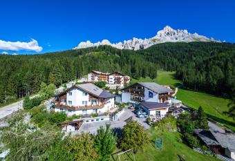 Good Life Hotel Zirm has Balcony rooms