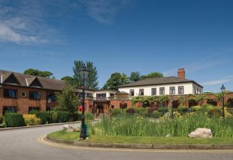 Bredbury Hall Hotel has Balcony rooms