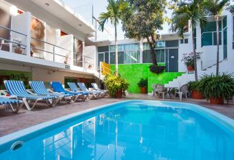 The Amazing Hostel Sayulita has Balcony rooms