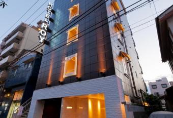 HOTEL ROY(Adult Only) allows 18 year olds to book a room