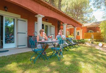 La Bastide des Pins allows 18 year olds to book a room