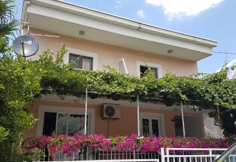 Apartmani An  ela allows 18 year olds to book a room