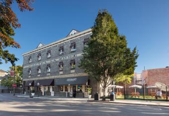 Hotel La Rose allows 18 year olds to book a room