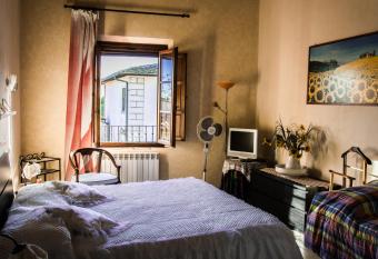 Sunflower has Smoking rooms