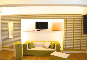 Luiselle Charming Accommodation Sorrento City Center has rooms with a private hot tub