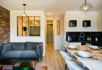 T3 HYPER-CENTRE Appartement Centre Toulouse allows 18 year olds to book a room