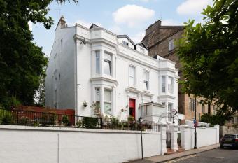 Charing Cross Hotel has Balcony rooms