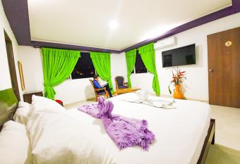 Hostal La Mercedes Street allows 18 year olds to book a room