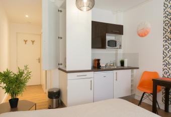 Studio Sympa Ramblas Centre Toulouse allows 18 year olds to book a room