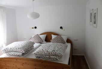Appartement Gensungen allows 18 year olds to book a room