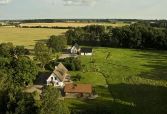 Hjortsby Torp has Balcony rooms