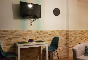 Studio Ramblas Centre Toulouse allows 18 year olds to book a room