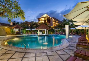 Puri Raja Hotel has Balcony rooms