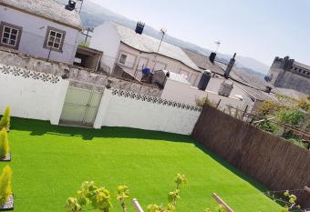 Casa Grande . Portomar  n Camino de Santiago Franc  s has Balcony rooms