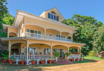 SeyBreeze Villa has Balcony rooms