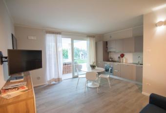 Italianflat - Maison du Lac allows 18 year olds to book a room