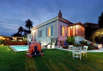 Villa Tranquille has Balcony rooms