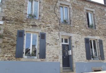 Maison Jonela allows 18 year olds to book a room