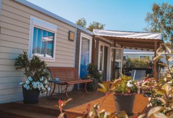 Camping Les Jardins de la Mer has Balcony rooms