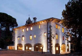 B&B La Rectoria de Sant Miquel de Pineda allows 18 year olds to book a room